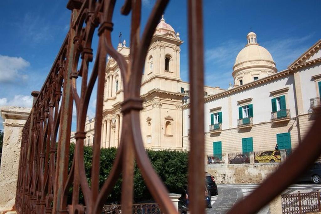 Hotel La Perla Di Noto Exterior foto
