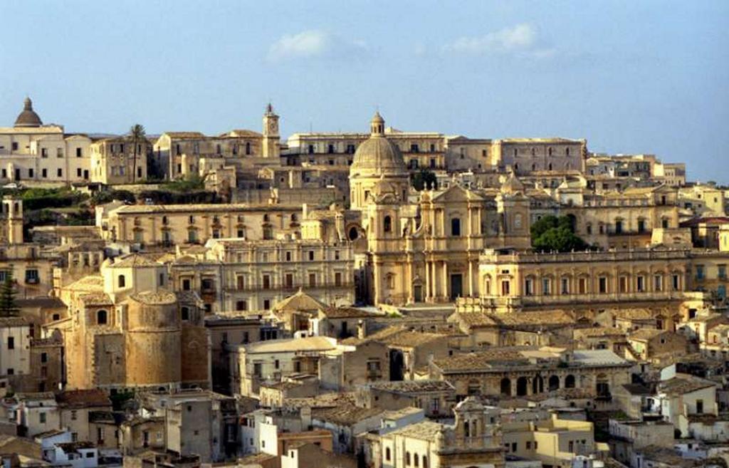 Hotel La Perla Di Noto Exterior foto